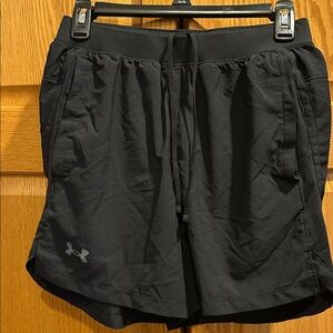 Under Armour Heatgear Black Athletic Shorts with Logo and lining